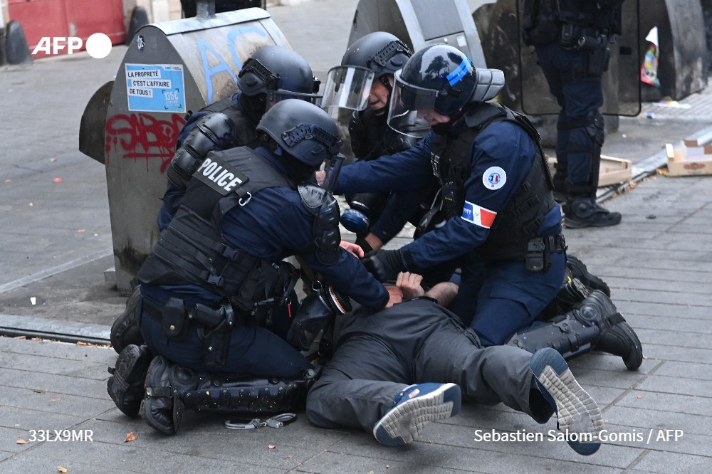 Fransa’da polis şiddeti durmuyor