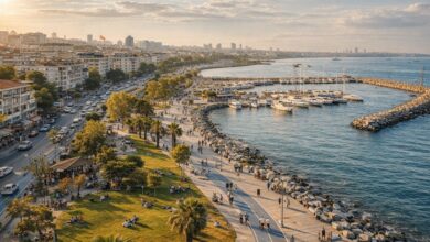 İstanbul Bakırköy sahil hattı, marina ve yürüyüş yolunun drone çekimi