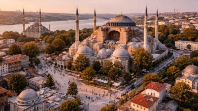 İstanbul Fatih’te Ayasofya ve Sultanahmet çevresinin gün batımında drone görünümü