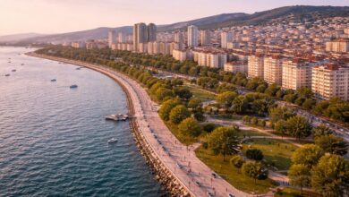 İstanbul Maltepe sahil parkı ve Marmara Denizi manzaralı modern konutların havadan görünümü