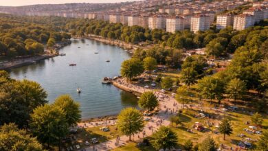 İstanbul Sultangazi’de Mimar Sinan Kent Ormanı, gölet ve çevresindeki apartmanların havadan görünümü