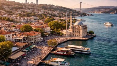 Üsküdar sahilinde Mihrimah Sultan Camii ve Boğaz manzarası